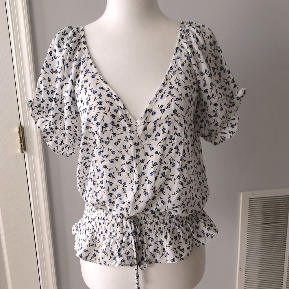 Sienna sky gorgeous top/blouse . Size M